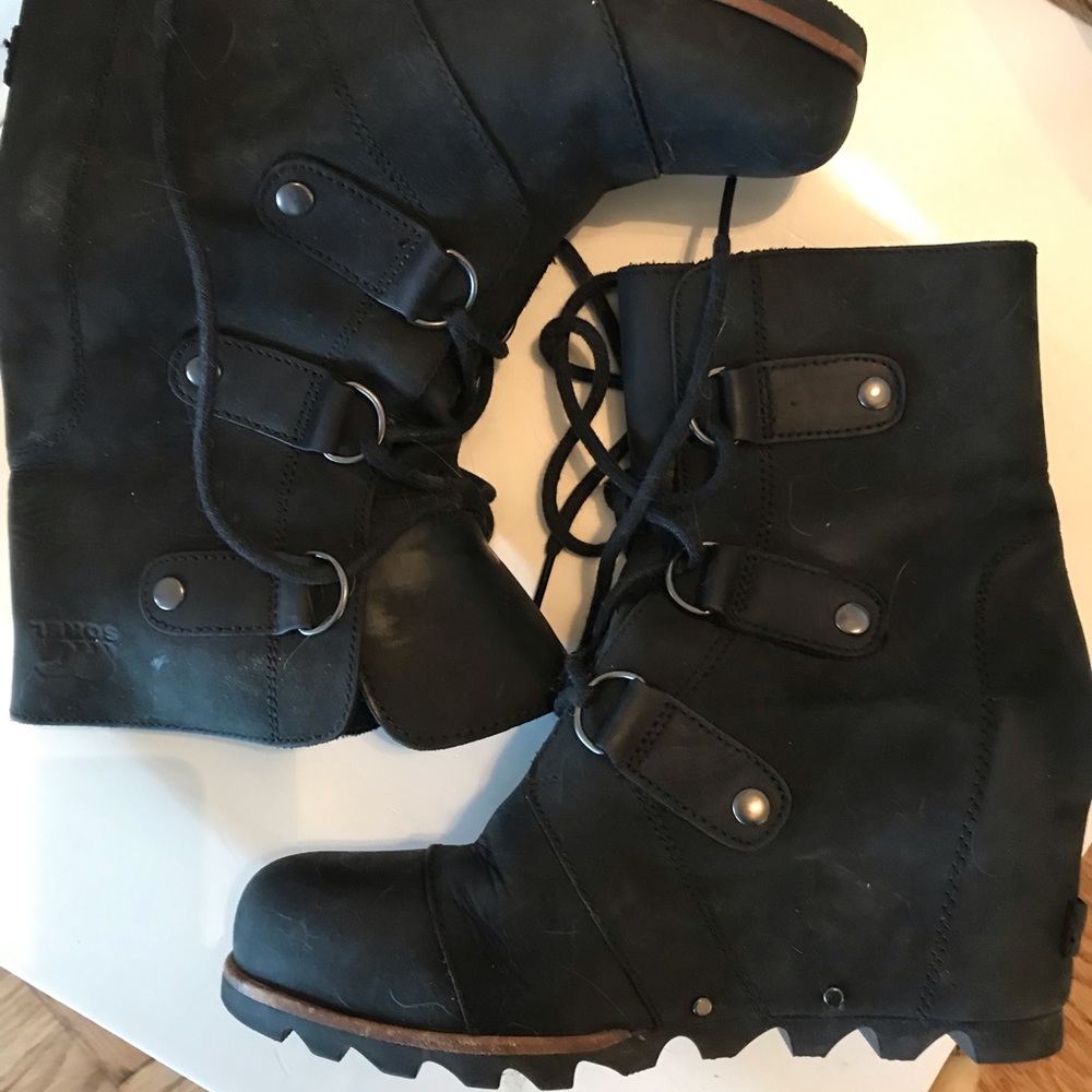 Sorel Joan of Arc 7.5 wedge boots!